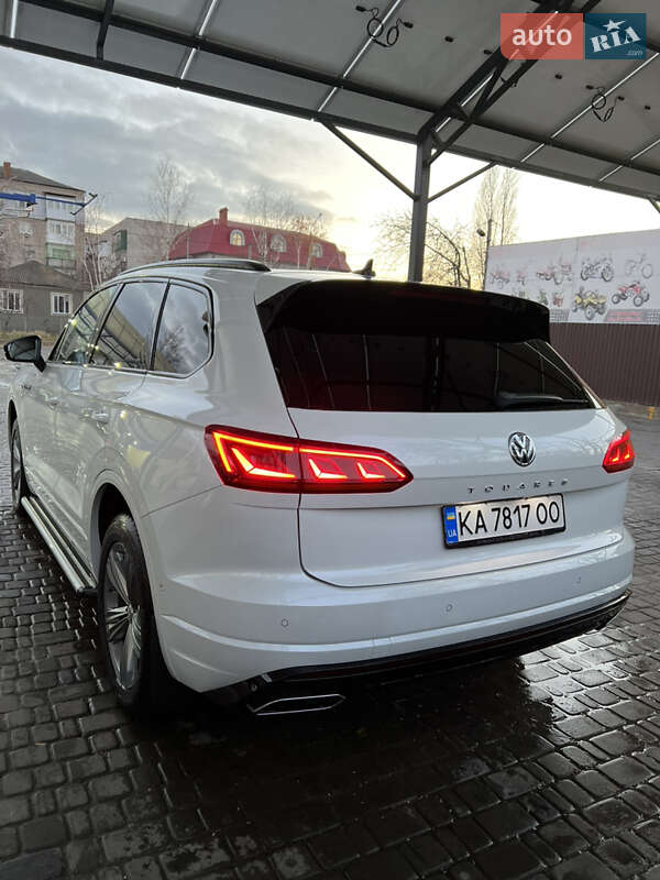 Позашляховик / Кросовер Volkswagen Touareg 2019 в Первомайську