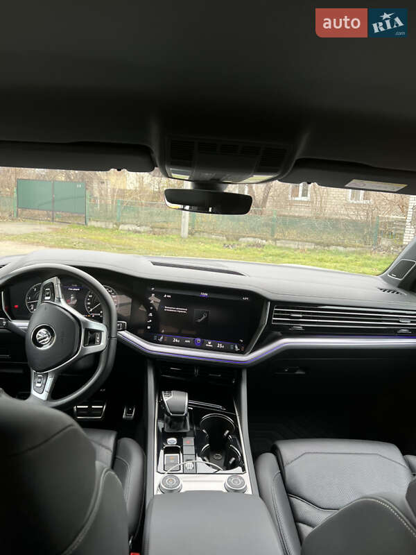 Позашляховик / Кросовер Volkswagen Touareg 2019 в Первомайську