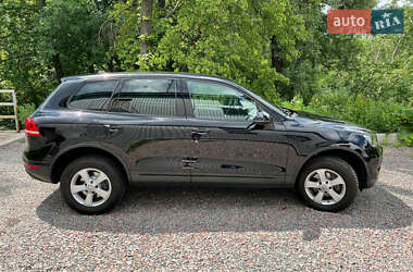 Внедорожник / Кроссовер Volkswagen Touareg 2011 в 