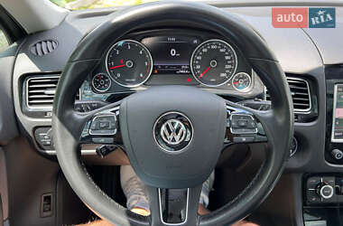 Внедорожник / Кроссовер Volkswagen Touareg 2011 в 