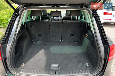 Внедорожник / Кроссовер Volkswagen Touareg 2011 в 