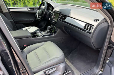 Внедорожник / Кроссовер Volkswagen Touareg 2011 в 