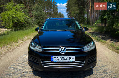 Внедорожник / Кроссовер Volkswagen Touareg 2010 в Ирпене