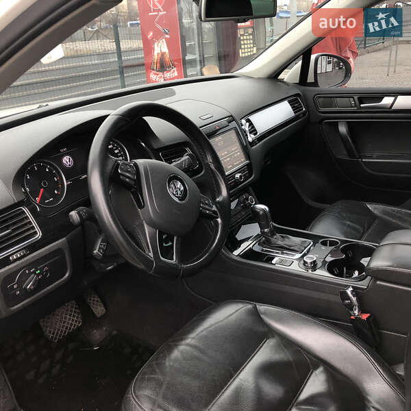 Внедорожник / Кроссовер Volkswagen Touareg 2011 в Кривом Роге