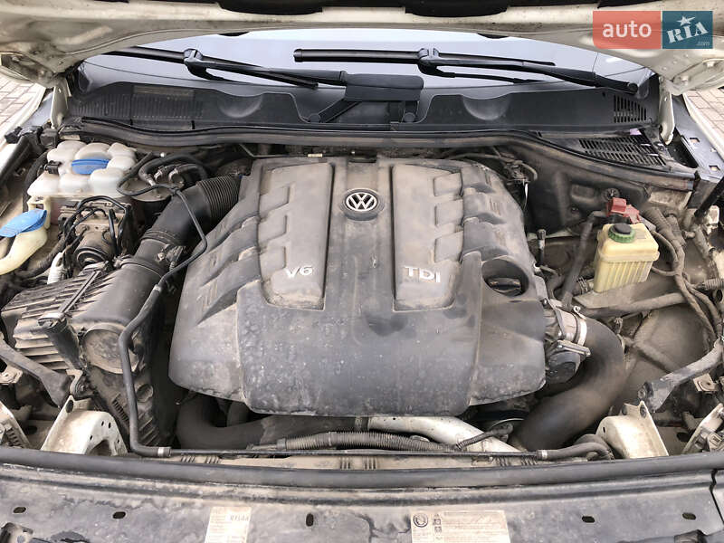Внедорожник / Кроссовер Volkswagen Touareg 2011 в Кривом Роге