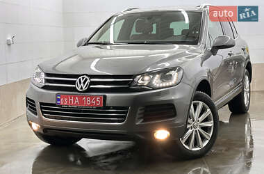 Внедорожник / Кроссовер Volkswagen Touareg 2014 в Ровно