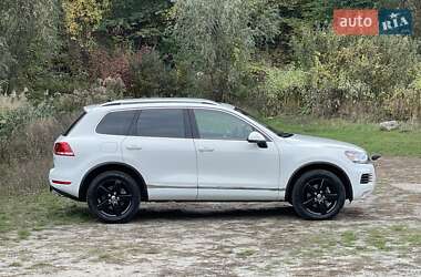 Позашляховик / Кросовер Volkswagen Touareg 2014 в Києві