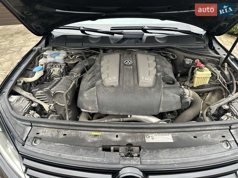 Позашляховик / Кросовер Volkswagen Touareg 2017 в Києві
