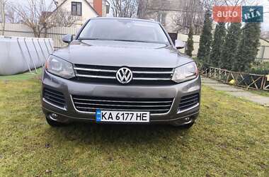 Внедорожник / Кроссовер Volkswagen Touareg 2013 в Киеве