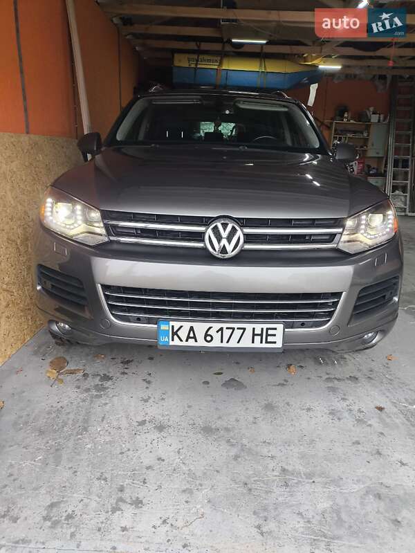 Внедорожник / Кроссовер Volkswagen Touareg 2013 в Киеве