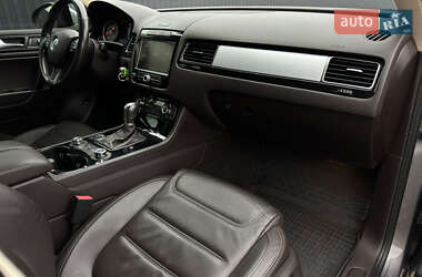 Внедорожник / Кроссовер Volkswagen Touareg 2012 в Луцке