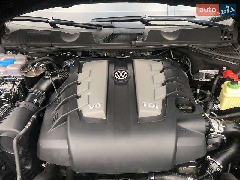 Внедорожник / Кроссовер Volkswagen Touareg 2016 в Ровно
