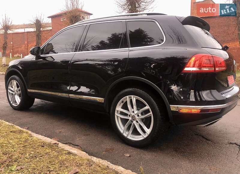 Внедорожник / Кроссовер Volkswagen Touareg 2016 в Ровно