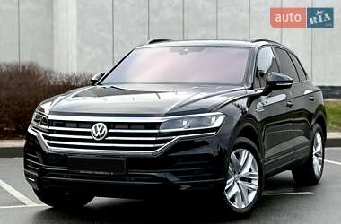 Позашляховик / Кросовер Volkswagen Touareg 2019 в Києві