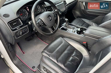 Внедорожник / Кроссовер Volkswagen Touareg 2014 в Киеве