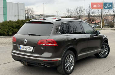 Внедорожник / Кроссовер Volkswagen Touareg 2014 в Ужгороде