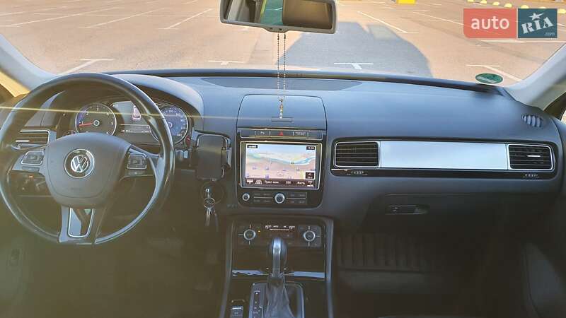 Внедорожник / Кроссовер Volkswagen Touareg 2015 в Черновцах