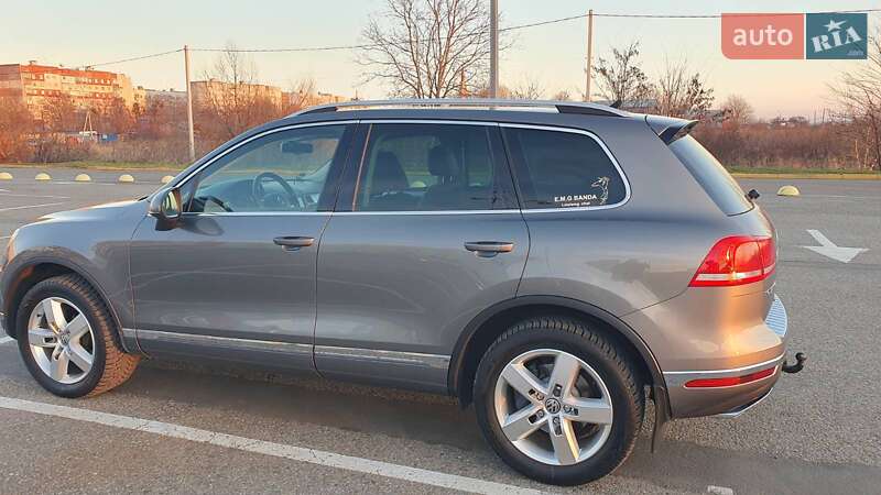 Внедорожник / Кроссовер Volkswagen Touareg 2015 в Черновцах