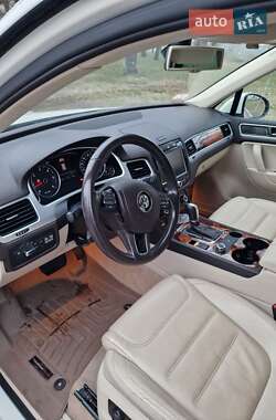 Позашляховик / Кросовер Volkswagen Touareg 2011 в 