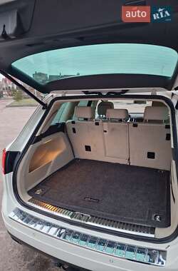 Позашляховик / Кросовер Volkswagen Touareg 2011 в 