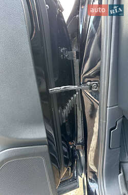Внедорожник / Кроссовер Volkswagen Touareg 2011 в 