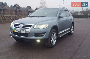 Позашляховик / Кросовер Volkswagen Touareg 2007 в Рівному