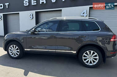 Внедорожник / Кроссовер Volkswagen Touareg 2011 в Киеве