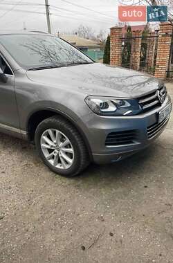 Позашляховик / Кросовер Volkswagen Touareg 2010 в Запоріжжі