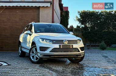 Внедорожник / Кроссовер Volkswagen Touareg 2015 в Мукачево