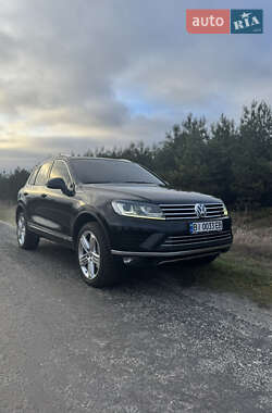 Внедорожник / Кроссовер Volkswagen Touareg 2014 в Полтаве