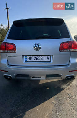 Внедорожник / Кроссовер Volkswagen Touareg 2006 в Ратным