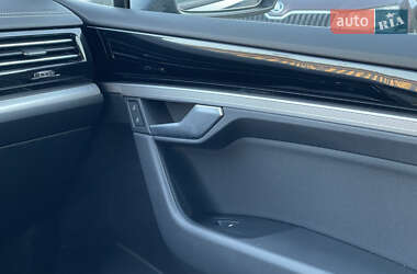 Внедорожник / Кроссовер Volkswagen Touareg 2018 в 