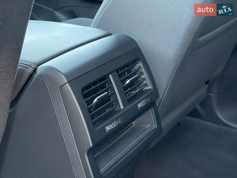 Позашляховик / Кросовер Volkswagen Touareg 2018 в Мукачевому
