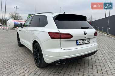 Позашляховик / Кросовер Volkswagen Touareg 2022 в Дніпрі