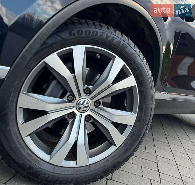 Внедорожник / Кроссовер Volkswagen Touareg 2015 в Ивано-Франковске