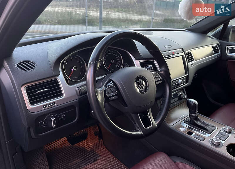Внедорожник / Кроссовер Volkswagen Touareg 2015 в Ивано-Франковске