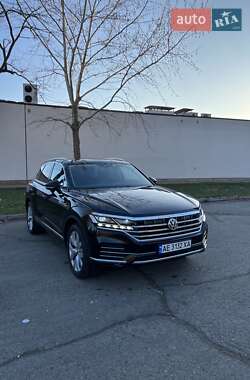 Позашляховик / Кросовер Volkswagen Touareg 2018 в Дніпрі