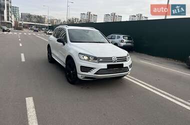 Позашляховик / Кросовер Volkswagen Touareg 2017 в Києві