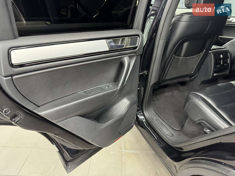 Позашляховик / Кросовер Volkswagen Touareg 2014 в Коломиї