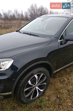 Внедорожник / Кроссовер Volkswagen Touareg 2014 в Олевске