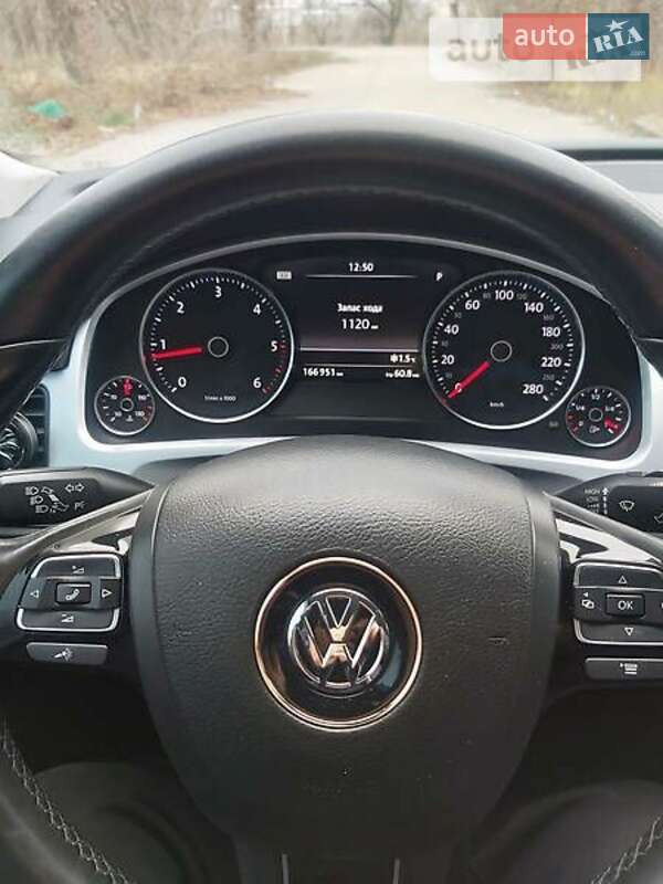 Внедорожник / Кроссовер Volkswagen Touareg 2012 в Запорожье