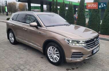 Внедорожник / Кроссовер Volkswagen Touareg 2018 в 