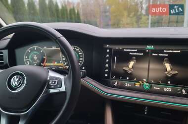Внедорожник / Кроссовер Volkswagen Touareg 2018 в 