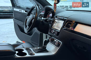 Внедорожник / Кроссовер Volkswagen Touareg 2011 в Харькове