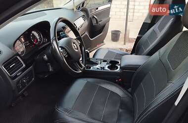 Позашляховик / Кросовер Volkswagen Touareg 2013 в 