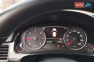 Позашляховик / Кросовер Volkswagen Touareg 2013 в 