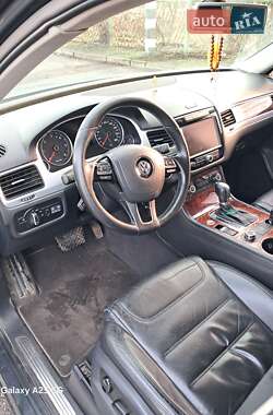 Внедорожник / Кроссовер Volkswagen Touareg 2011 в Лубнах