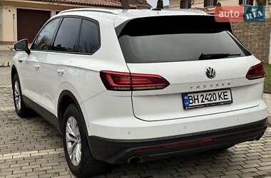 Позашляховик / Кросовер Volkswagen Touareg 2019 в Одесі