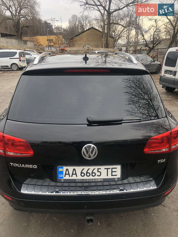 Позашляховик / Кросовер Volkswagen Touareg 2011 в Києві