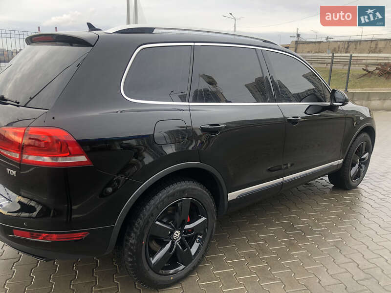 Позашляховик / Кросовер Volkswagen Touareg 2011 в Києві